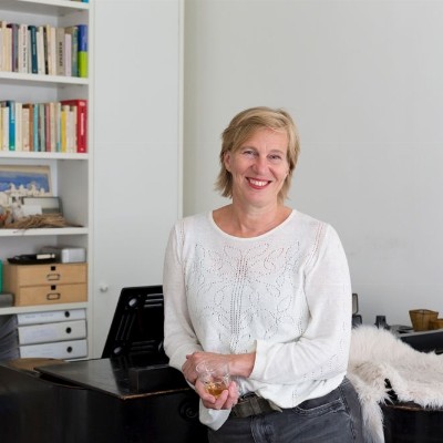 Hester Dam, Praktijk voor Zang en Stembevrijding